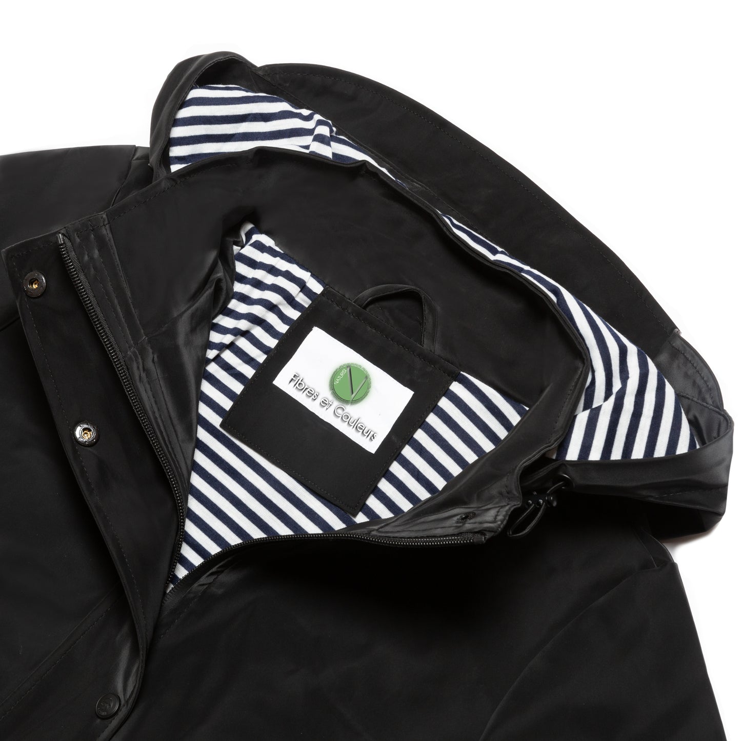 "Veste Imperméable Femme Noir – Protection Élégante et Coupe Ajustée"