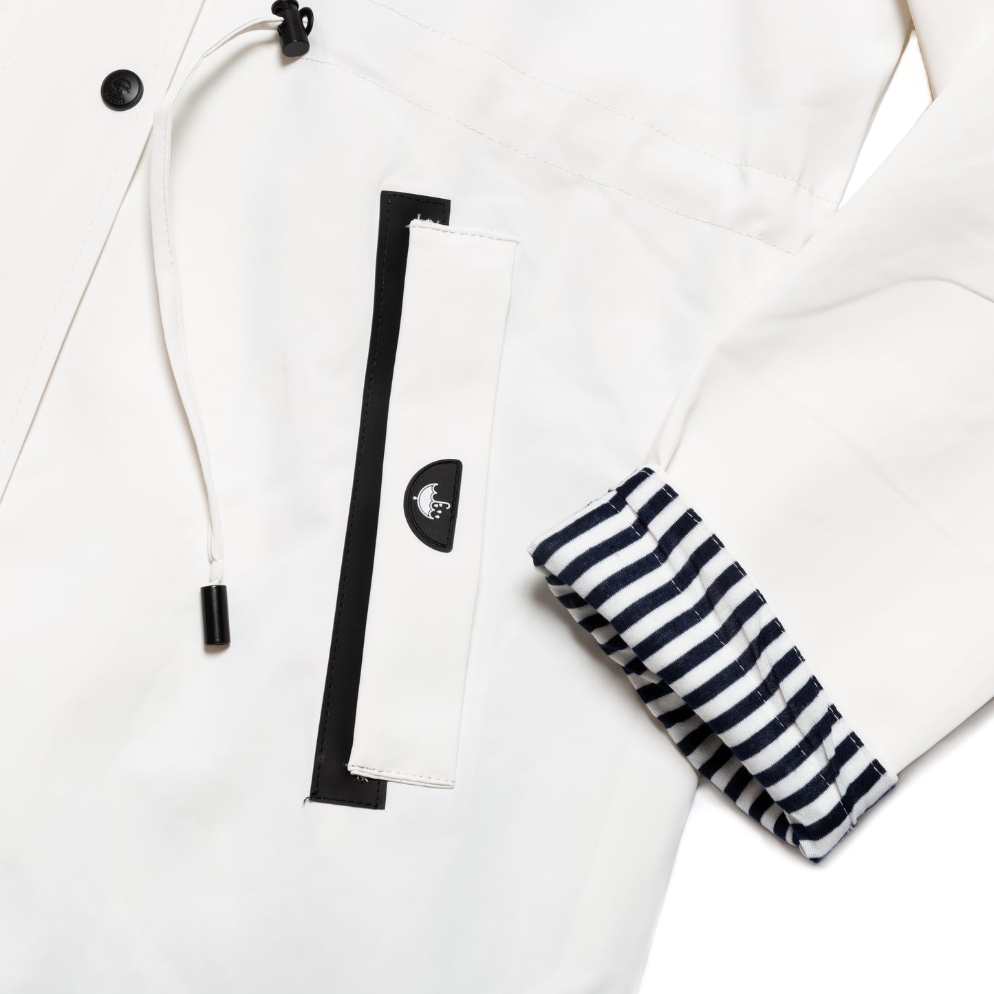 "Veste Imperméable Femme Blanche – Protection Élégante et Coupe Ajustée"
