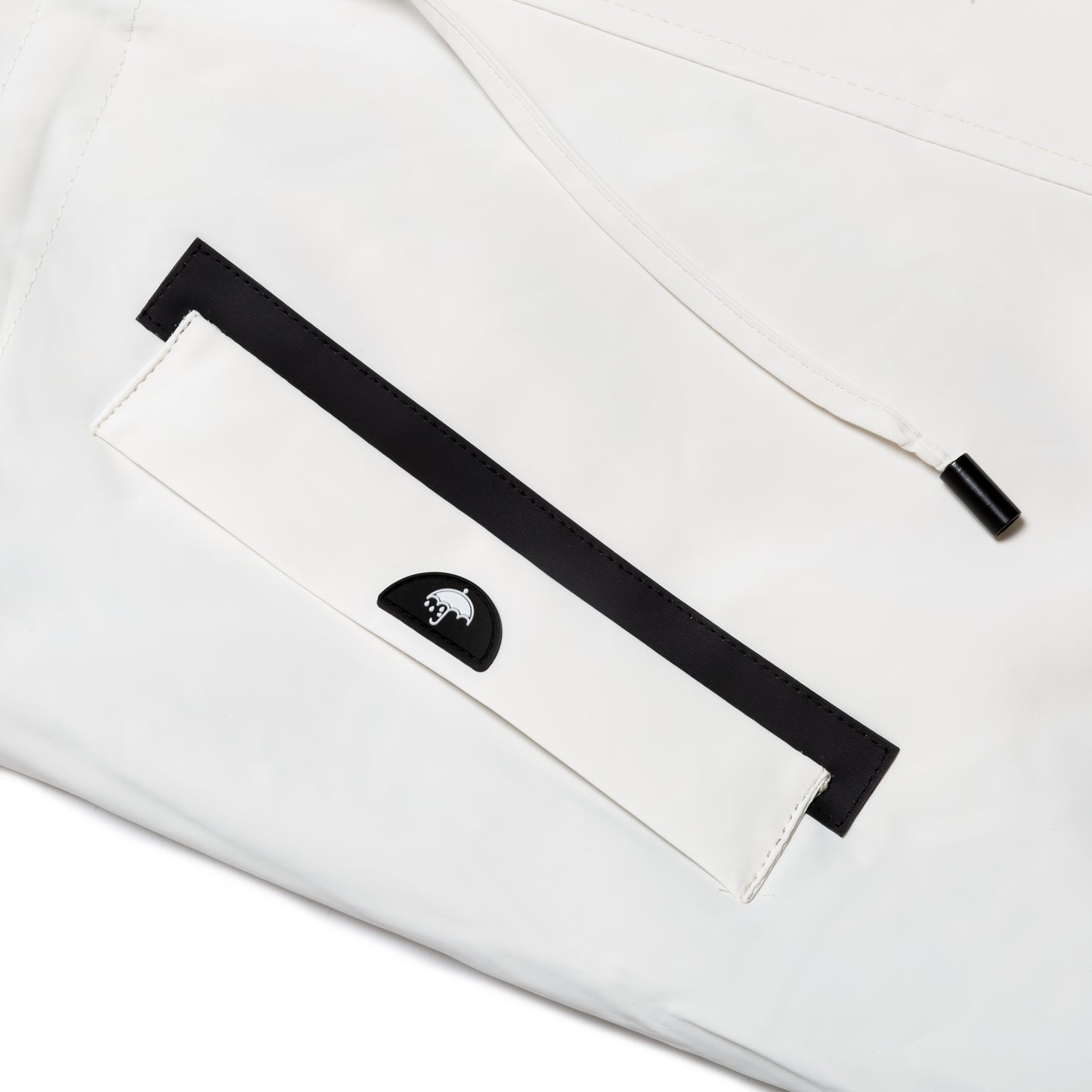 "Veste Imperméable Femme Blanche – Protection Élégante et Coupe Ajustée"