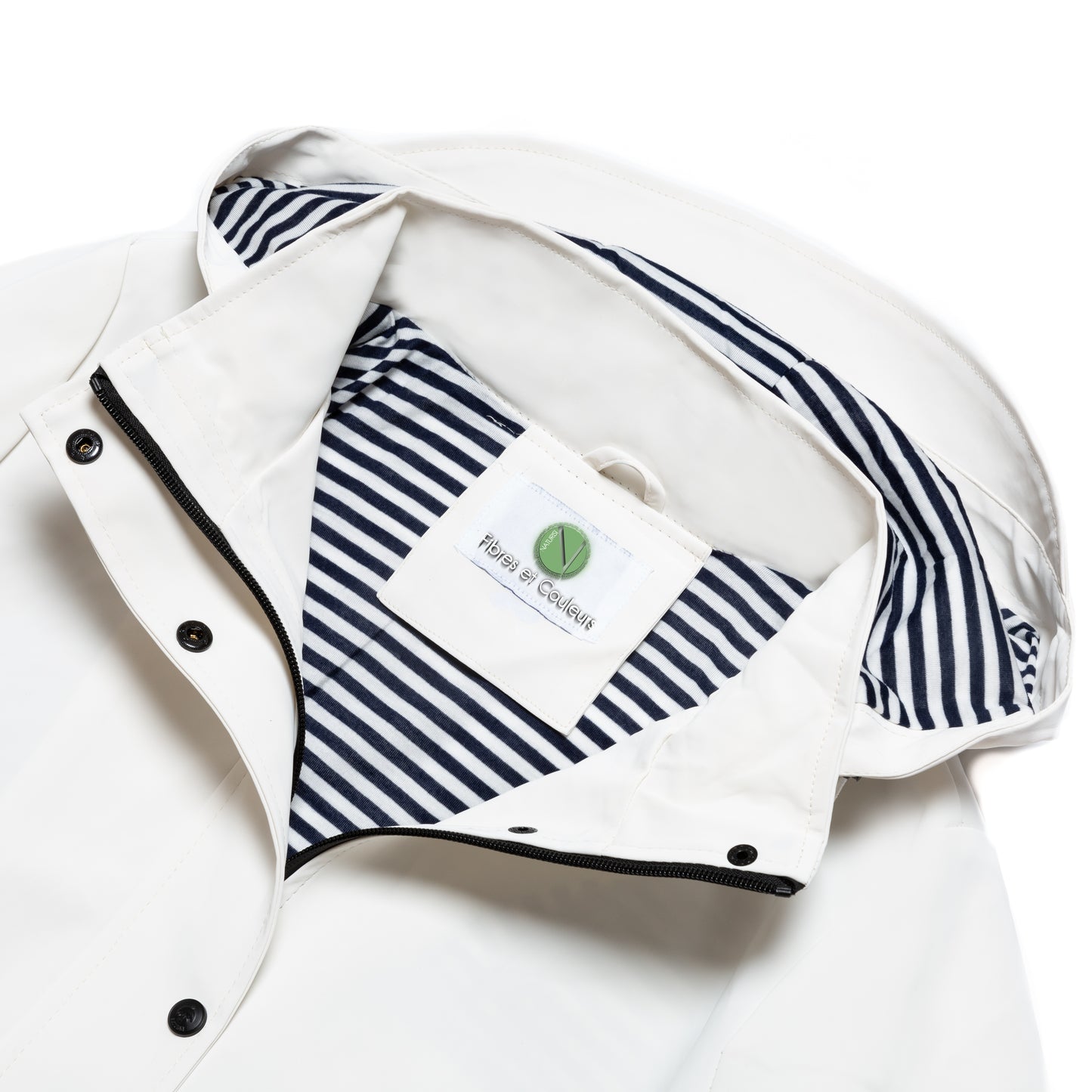 "Veste Imperméable Femme Blanche – Protection Élégante et Coupe Ajustée"
