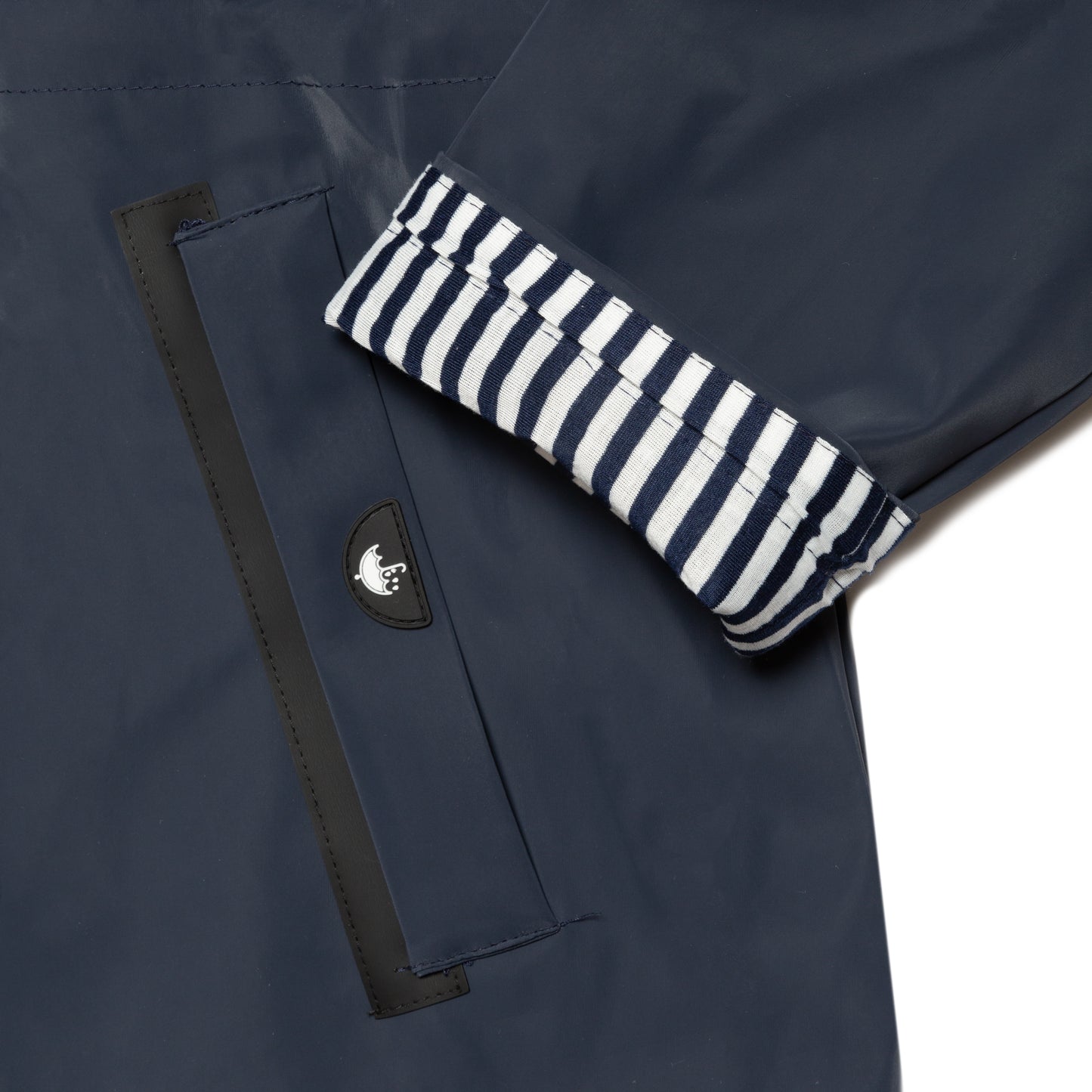 "Veste Imperméable Femme Blue Foncée – Coupe Ajustée et Protection Contre la Pluie"